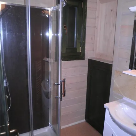 Chalet Cosy A Dans Un Avec Piscine Partagee *