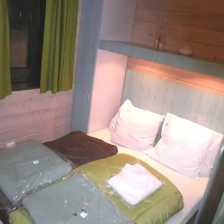Chalet Cosy A Dans Un Avec Piscine Partagee *