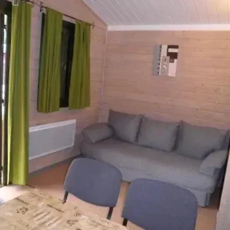 Chalet Cosy A Dans Un Avec Piscine Partagee *
