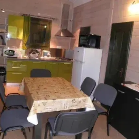 Cosy A Dans Un Avec Piscine Partagee Chalet