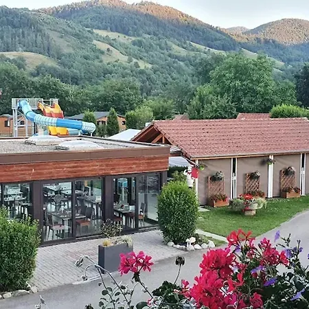 Chalet Cosy A Dans Un Avec Piscine Partagee